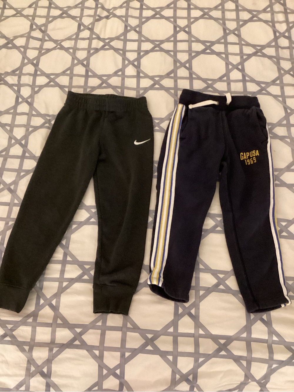 2 pairs of Sweatpants Nike and GAP